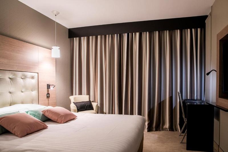 غرفة قياسية رباعية, Logis Le Rabelais Hôtel  Restaurant   Spa