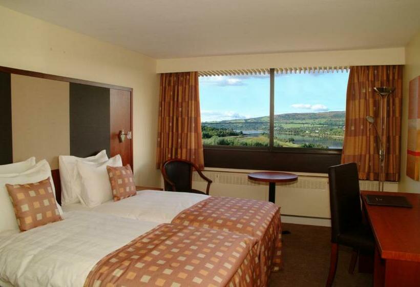 Номер Стандарт, Muthu Glasgow River