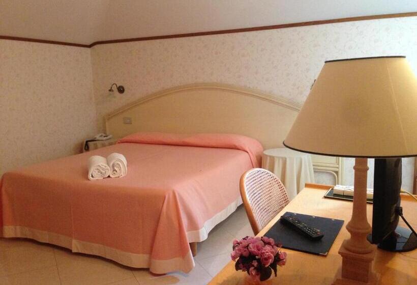 이코노미 룸, Nazionale