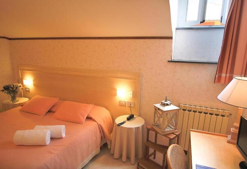 이코노미 룸, Nazionale