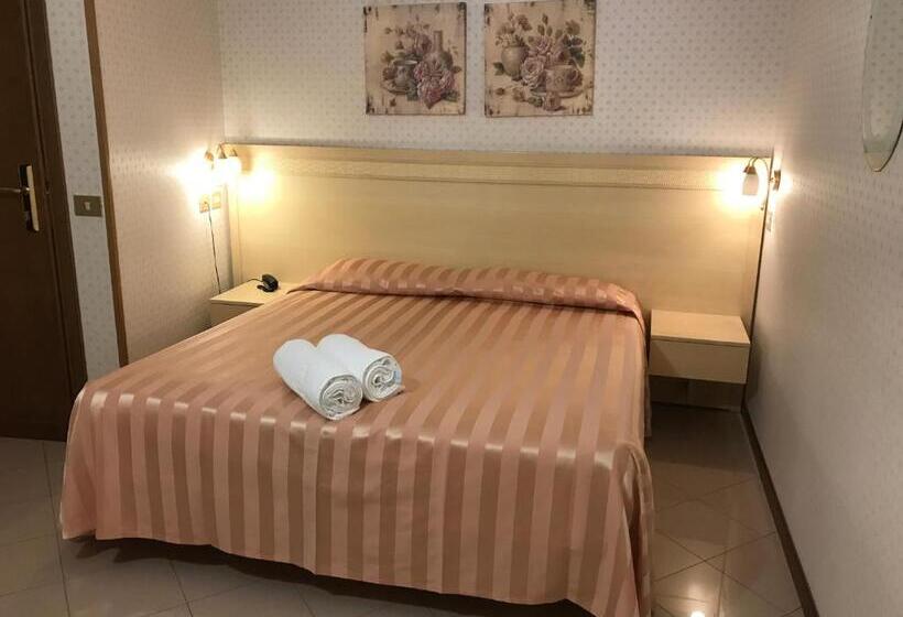 이코노미 룸, Nazionale