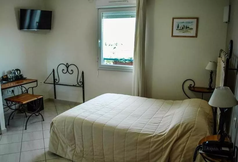 Standard Room Adapted for people with reduced mobility, Restaurant Le Gardon Pont Du Gard