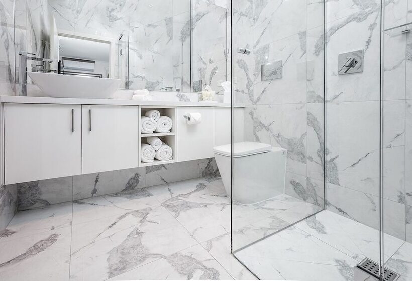 スタンダードスタジオ, Newington Apartments