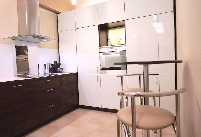 سوییت اجرایی, Aaa Stay Premium Apartments Old Town