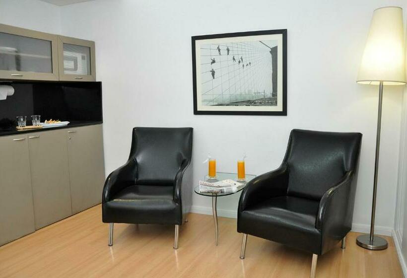 سوییت جونیور, Broadway Hotel & Suites