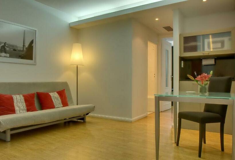 سوییت جونیور, Broadway Hotel & Suites