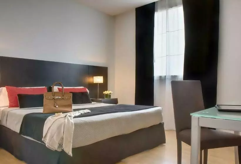 سوییت جونیور, Broadway Hotel & Suites