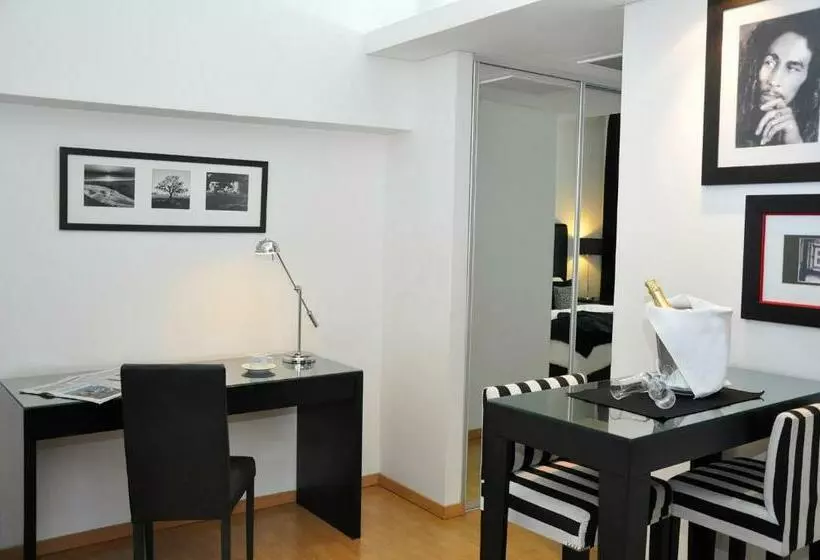 اتاق اجرایی, Broadway Hotel & Suites