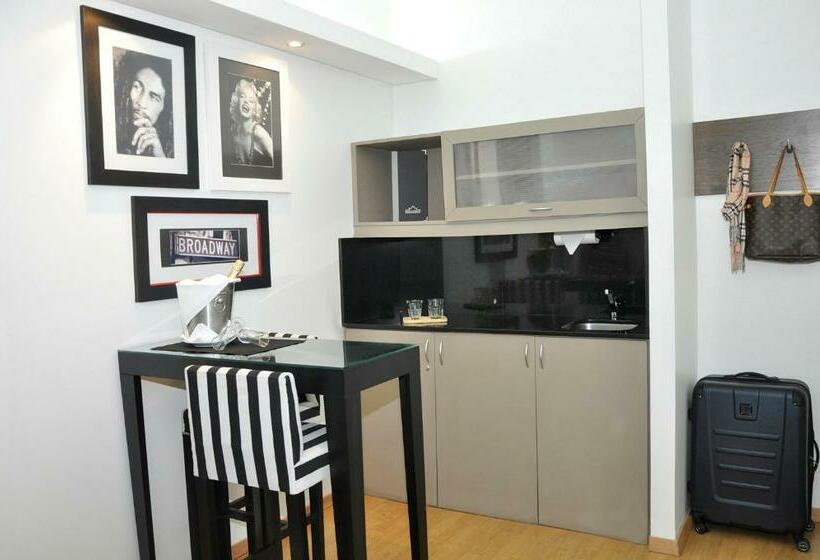 اتاق اجرایی, Broadway Hotel & Suites