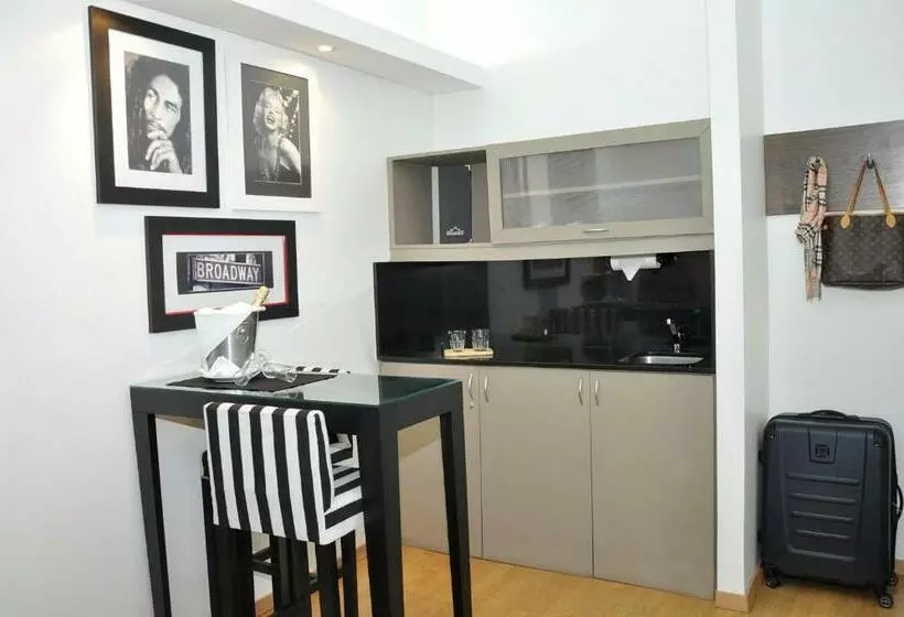 اتاق اجرایی, Broadway Hotel & Suites