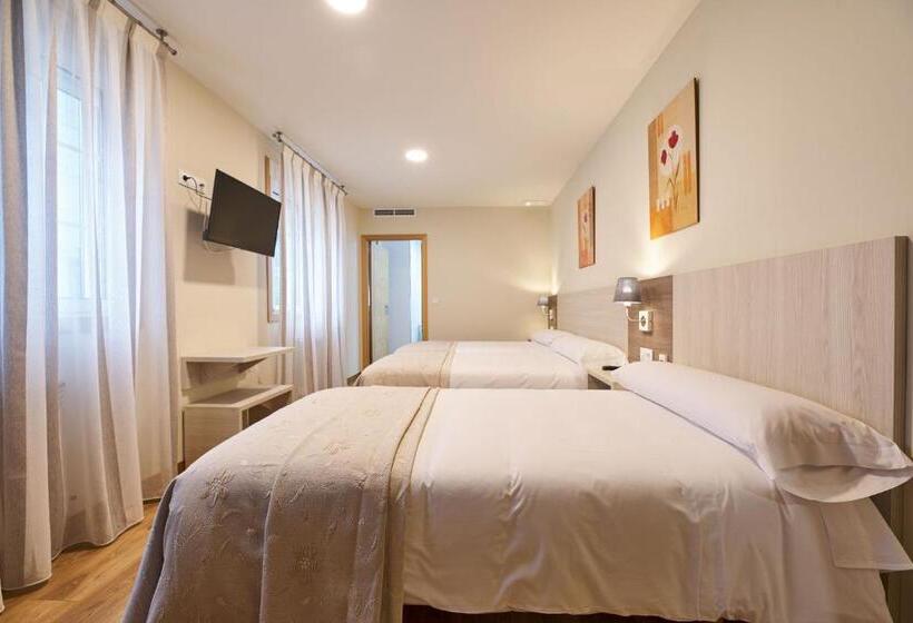 스탠다드 트리플 룸, Hostal Restaurante Teodora