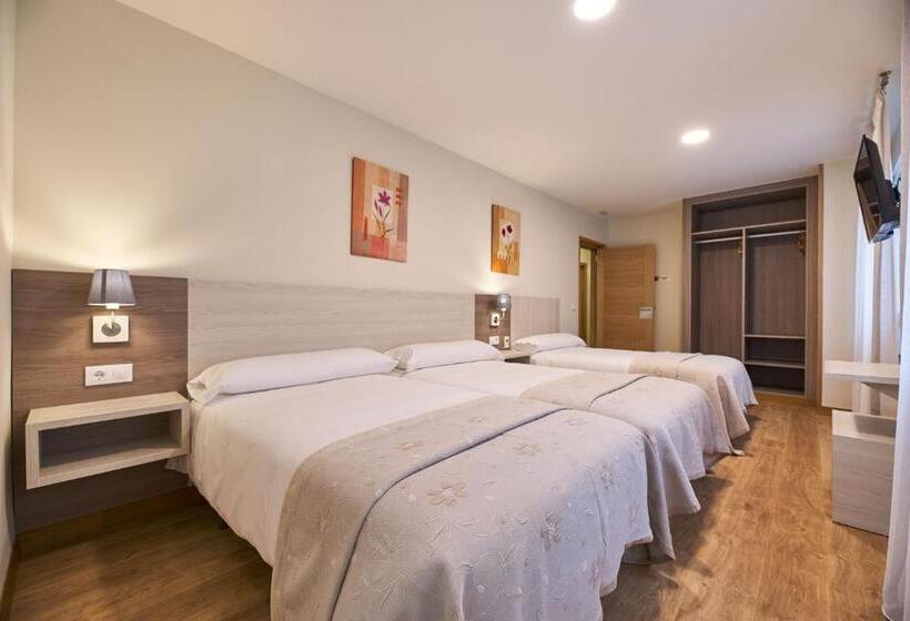 Номер Стандарт Трехместный, Hostal Restaurante Teodora