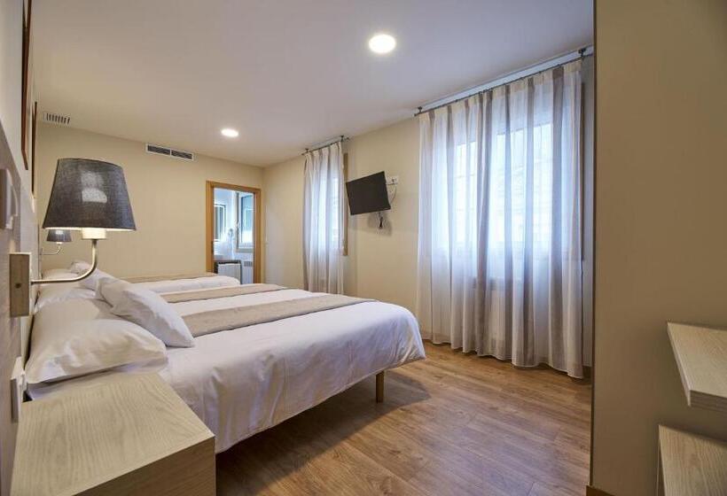 Номер Стандарт Трехместный, Hostal Restaurante Teodora