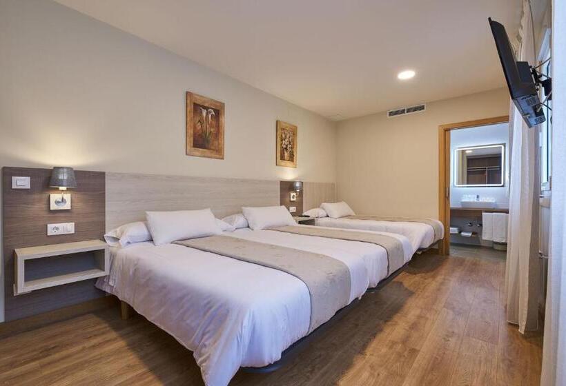 Номер Стандарт Трехместный, Hostal Restaurante Teodora