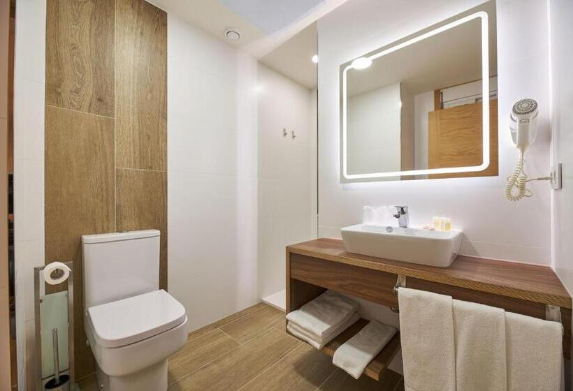 Номер Стандарт Трехместный, Hostal Restaurante Teodora