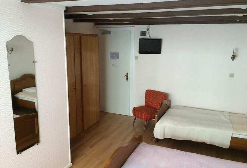 标准间, Aux Deux Clefs