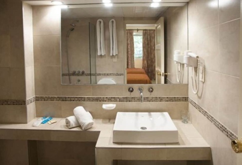 غرفة قياسية ثلاثية, Carollo