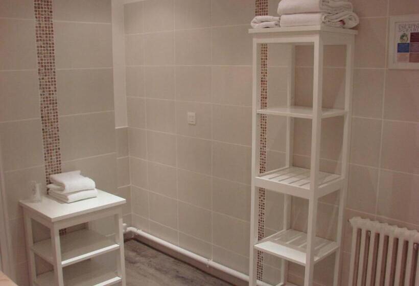 Номер Стандарт, Chez Marion