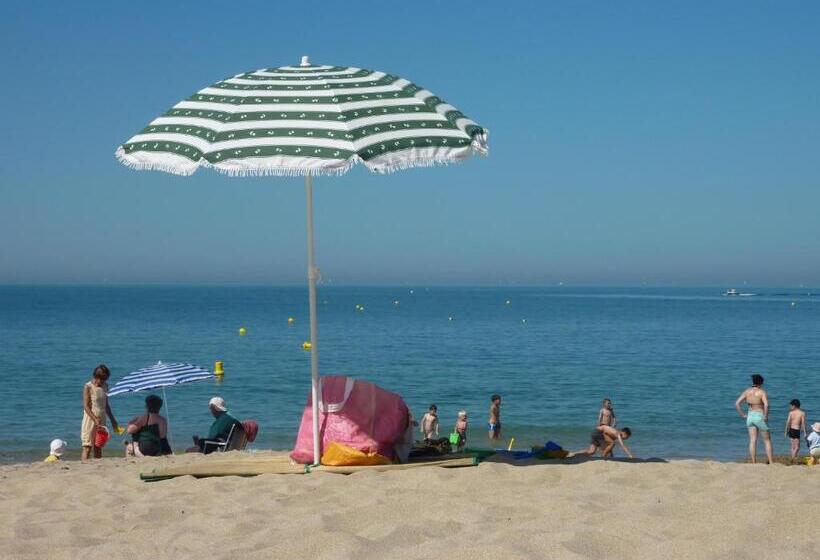 Номер Стандарт, Chez Marion