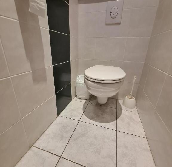Трехместный Номер Классика, Hostellerie Du Cantal
