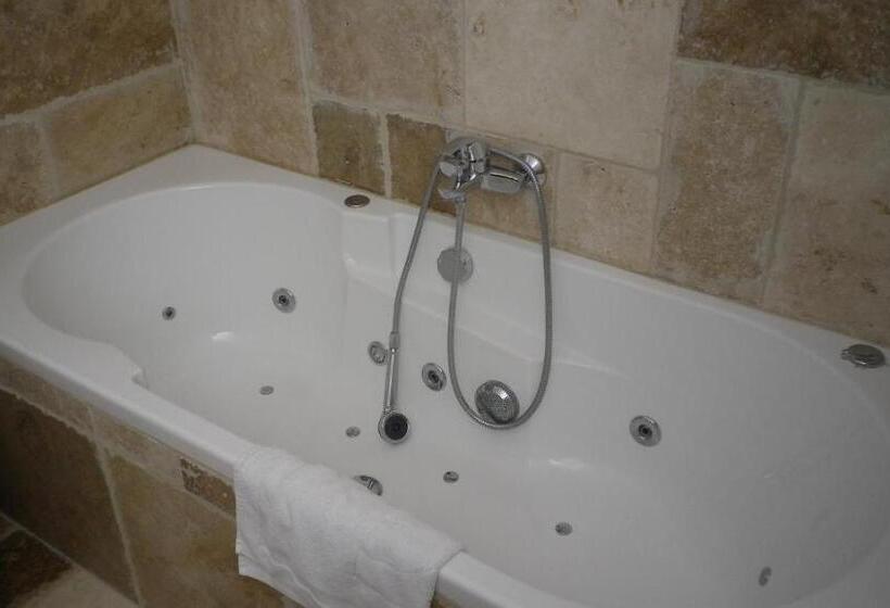 Номер Стандарт, Hôtellerie Nouvelle De Villemartin