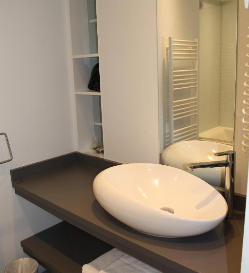 景色の見えるトリプルスタンダードルーム, Hôtel Du Puy Ferrand , Restaurant La Table De L Ours