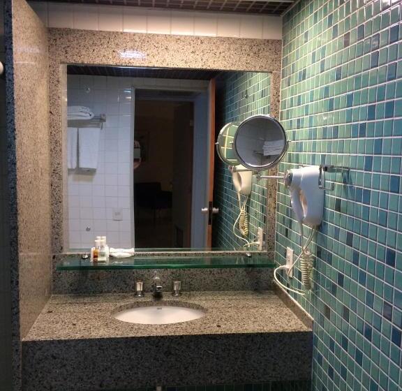 غرفة قياسية ثلاثية, Marante Plaza