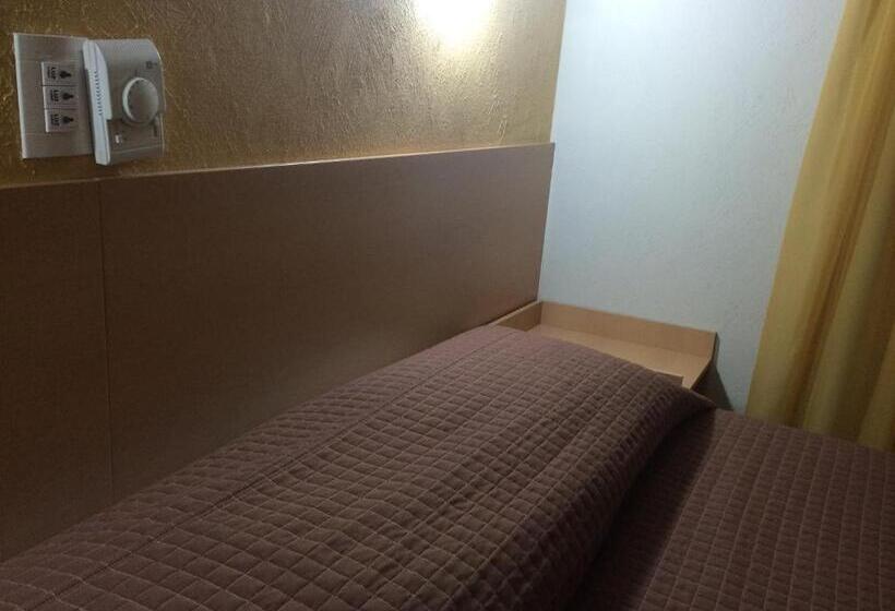 جناح جونيور, Marante Plaza