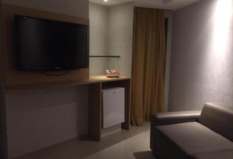 جناح جونيور, Marante Plaza