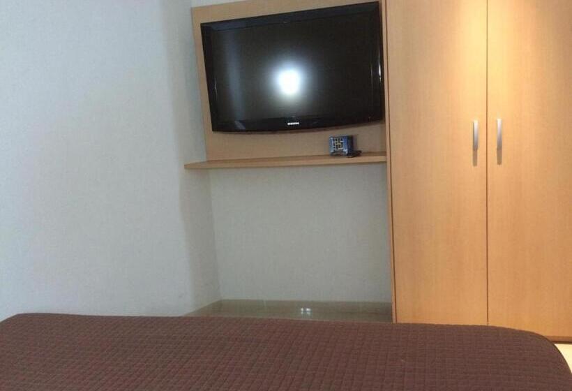 جناح جونيور, Marante Plaza