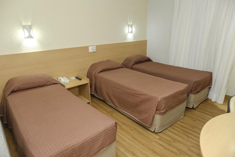 غرفة قياسية ثلاثية, Marante Plaza