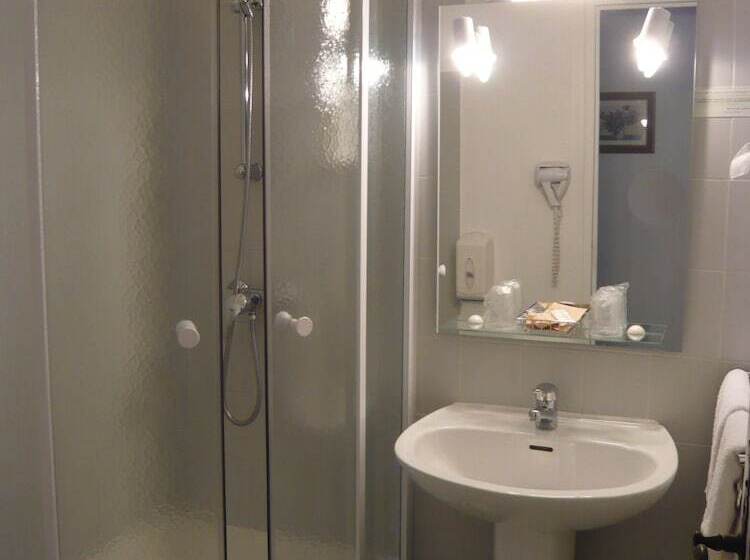 スタンダードトリプルルーム, Mistral