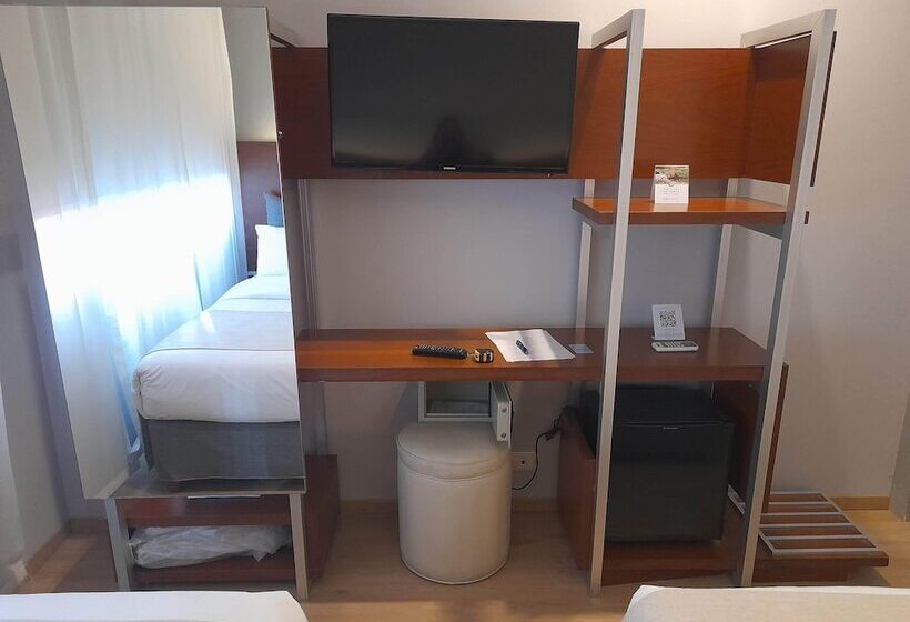 스탠다드 트리플 룸, Rochester Hotel Concept