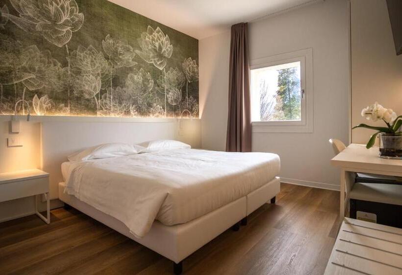 غرفة قياسية, Villa I Pini