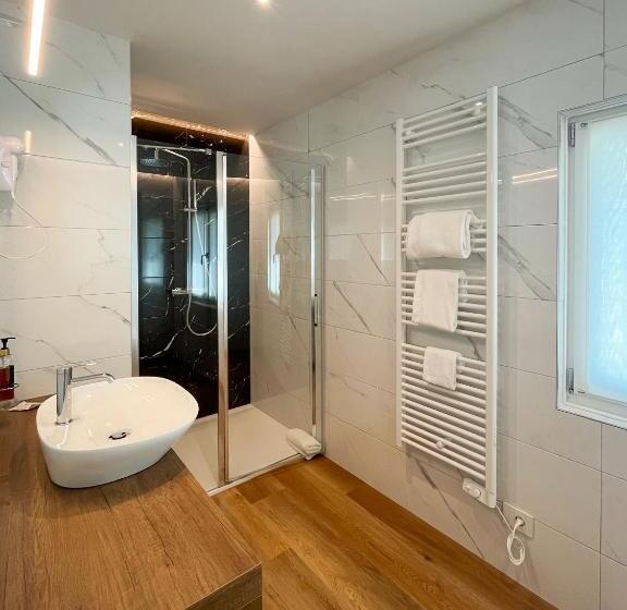 جناح مزود بجاكوزى, Villa I Pini