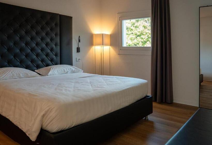 جناح مزود بجاكوزى, Villa I Pini