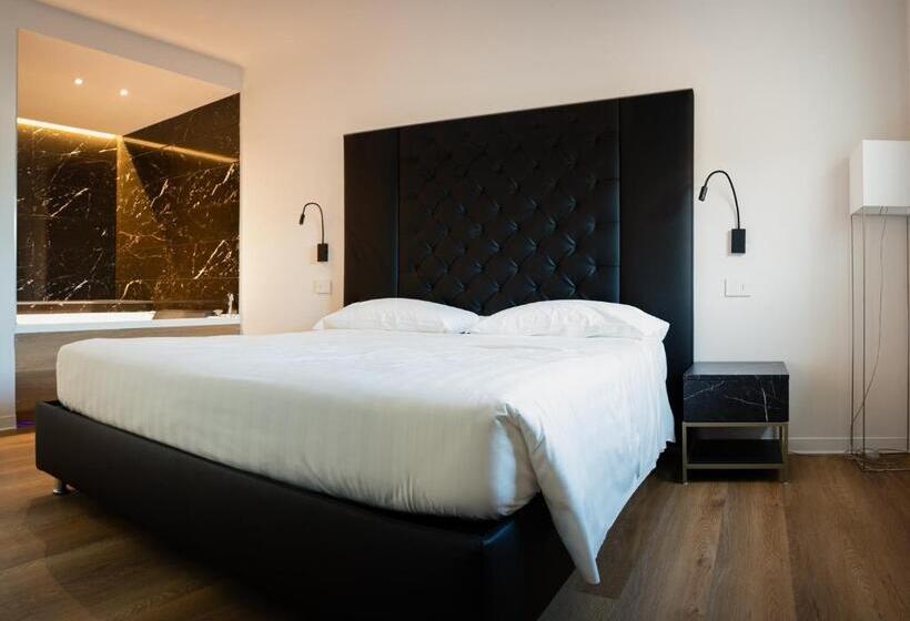 جناح مزود بجاكوزى, Villa I Pini