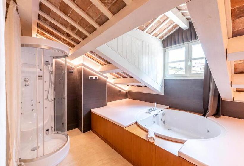 جناح مزود بجاكوزى, Villa I Pini