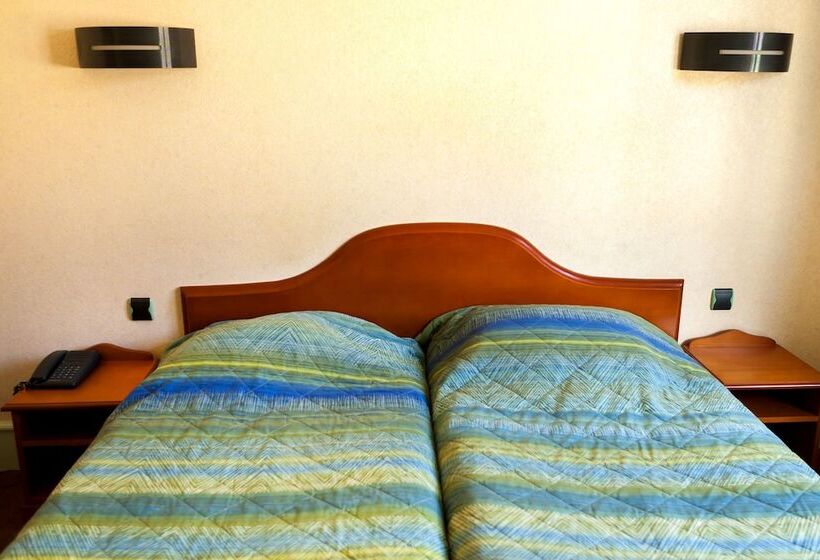 Номер Стандарт, Logis Hotel Restaurant Croix Verte