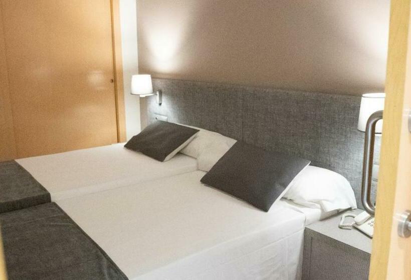 スタンダードルーム, Fergus Cap Roig