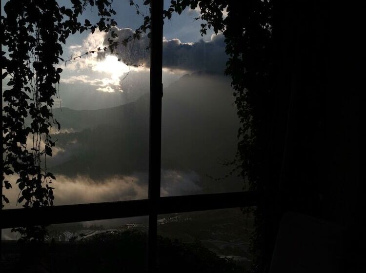 غرفه قياسيه سريرين مزدوجين, Beyond The Cloud