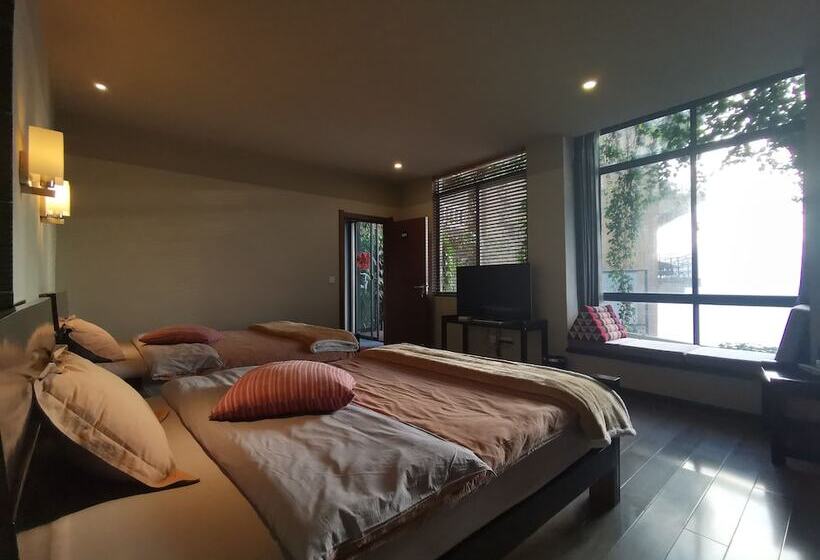 غرفه قياسيه سريرين مزدوجين, Beyond The Cloud