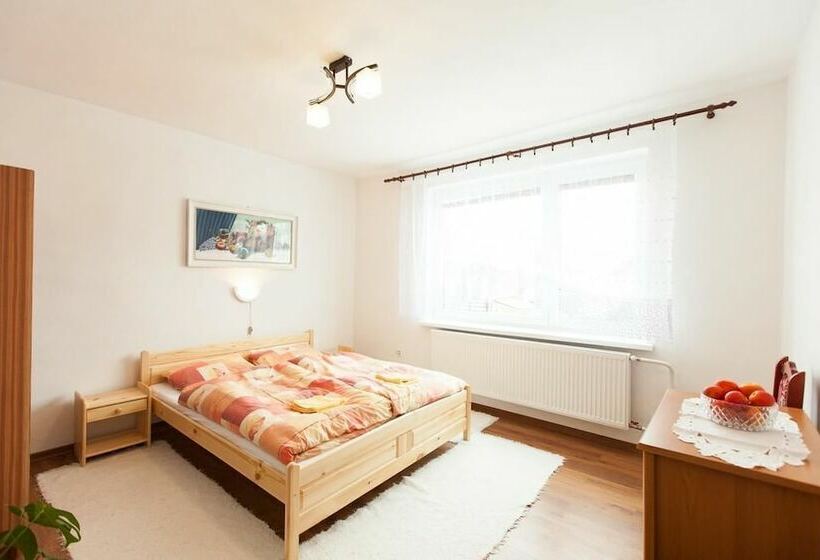 带共用浴室的标准房间, Domček Na Orave