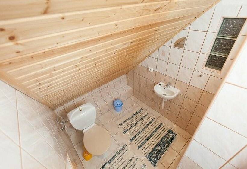 带共用浴室的标准房间, Domček Na Orave