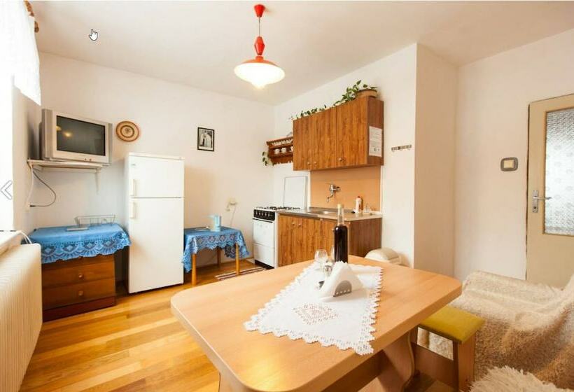 带共用浴室的标准房间, Domček Na Orave