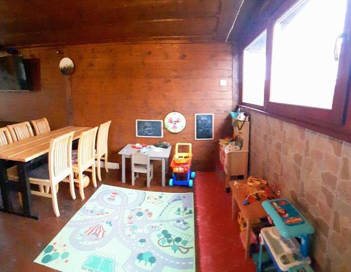 高级三人间, Relax Mariánka