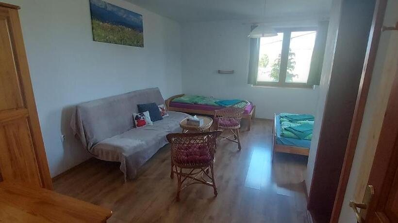 高级三人间, Relax Mariánka