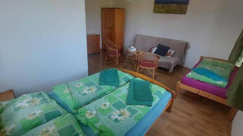 高级三人间, Relax Mariánka