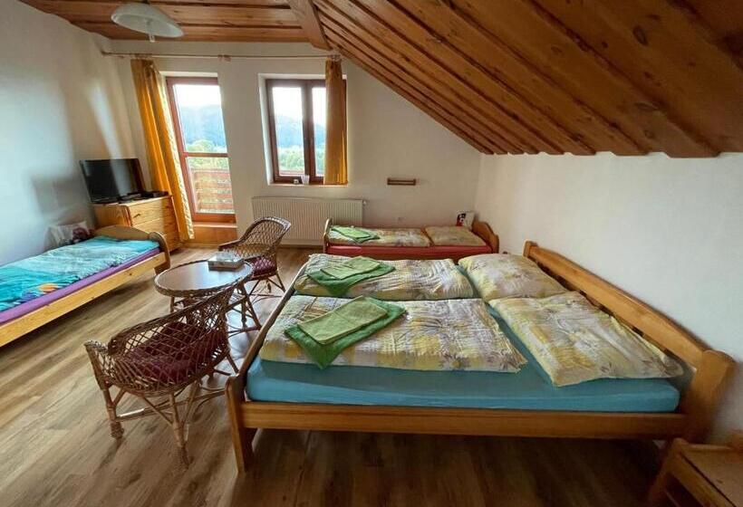 带阳台标准四人间, Relax Mariánka