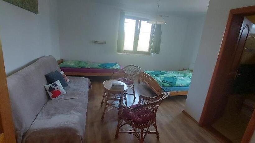 高级三人间, Relax Mariánka